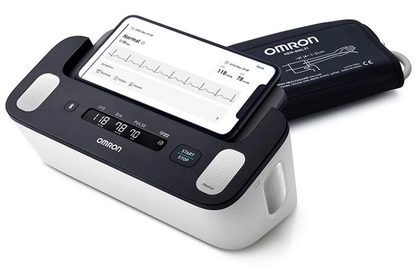 MISURATORE DI PRESSIONE COMPLETE OMRON - Antica Farmacia Ferrari